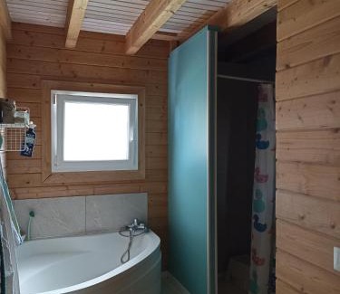 Carcans House | Suite parentale dans maison en bois calme - frigo, vue jardin