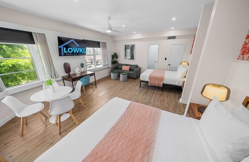 City Center Hotel | Suite - Park View - 2 Double Beds - Free Parking - Free Beach Chairs