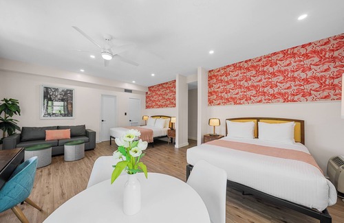 City Center Hotel | Suite - Park View - 2 Double Beds - Free Parking - Free Beach Chairs