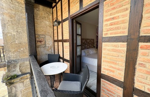 Santillana del Mar Apartment | Suite-Premium-Whirlpool bath-Terraza
