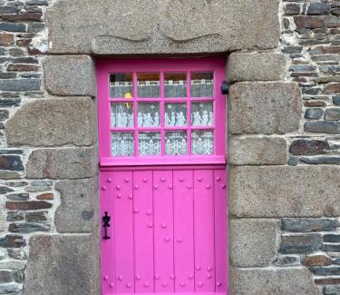 Dol-de-Bretagne House | Suite Retour en Enfance