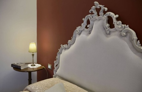 Terranuova Bracciolini Bed & Breakfast | Suite Rosso di Sera with A/C and Private bathroom- Villa le Facezie B&B