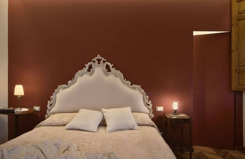 Terranuova Bracciolini Bed & Breakfast | Suite Rosso di Sera with A/C and Private bathroom- Villa le Facezie B&B