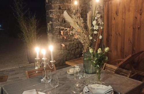 Siaugues-Sainte-Marie Bed & Breakfast | Suite romantique dans centre de bien-être Au chant de l'eau