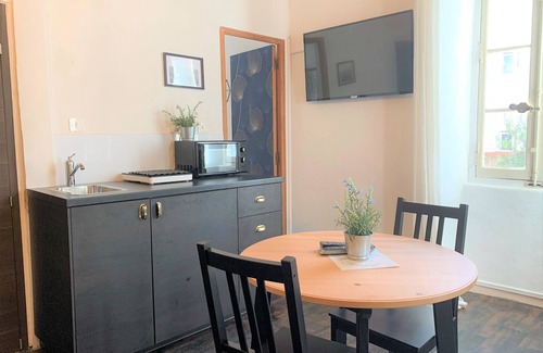 Quartier du Panier House | Suite-Superior-Private Bathroom-Garden View
