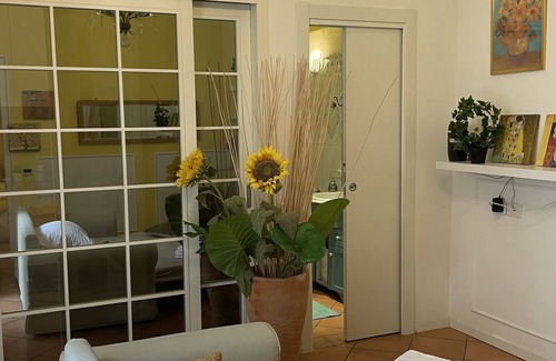 Monza Apartment | Suite the Sunflower - Anja's Talot