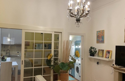 Monza Apartment | Suite the Sunflower - Anja's Talot