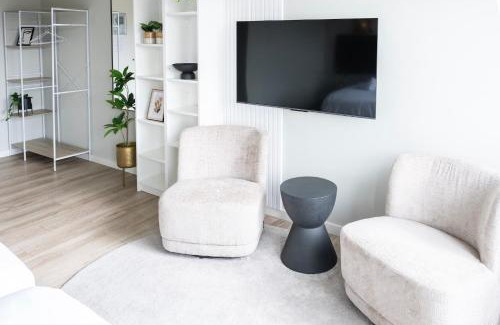 Raamsdonksveer Apartment | Suite W Private Bathroom And Kitchen Access, Wifi