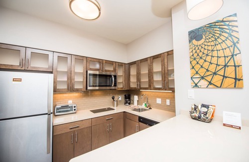 Humble Condo | Suite with Air-Conditioning + Complimentary Breakfast | Pool Access Included!
