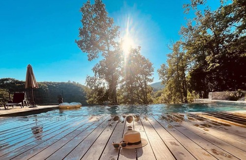 Saint-Jean-du-Pin House | Suite with whirlpool bath in the heart of the Cevennes mountains