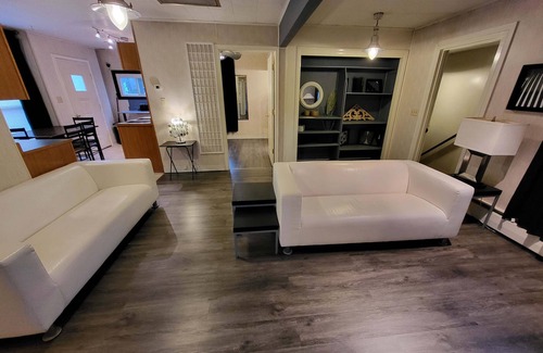 Annville House | Suites On Chocolate - The Annville Cottage
