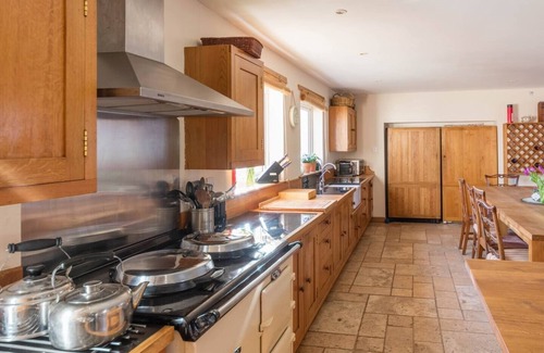 Tarbert House | Suleskerry: stunning views, hot tub & games room