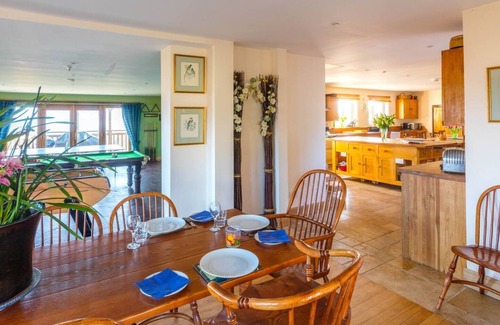 Tarbert House | Suleskerry: stunning views, hot tub & games room