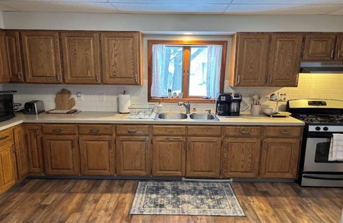 Manistee House | Sullivan Summer House - walk to downtown + beach