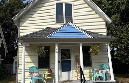 Manistee House | Sullivan Summer House - walk to downtown + beach