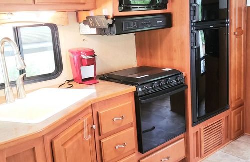 Calverton House | Sumerduck Farmhouse style RV * firepit * countryside