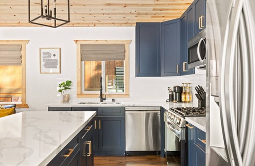 Big Bear Lake House | Summer cabin next to the Village total cabin AC!