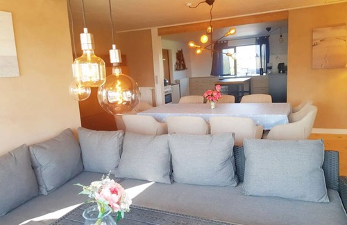 Maribo House | Summer cottage tucked away in coastal area