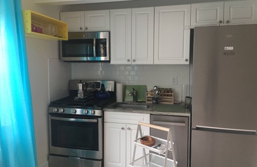 Brighton Beach Apartment | Summer escape in Brighton Beach!