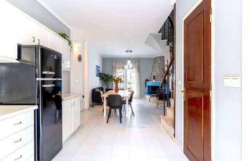 Nea Skioni Apartment | Summer family retreat