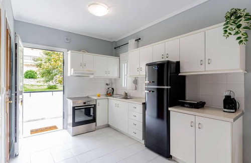Nea Skioni Apartment | Summer family retreat
