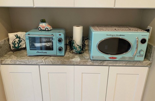Oxnard Shores House | SUMMER FUN BEACH GETAWAY RETREAT - VINTAGE - NOSTALGIC SURF DECOR & OUTDOOR LIFE