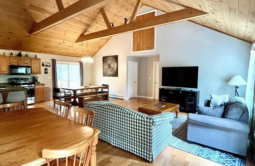 Madison House | Summer Retreat in the White Mountains; Private Lakes & Hiking.