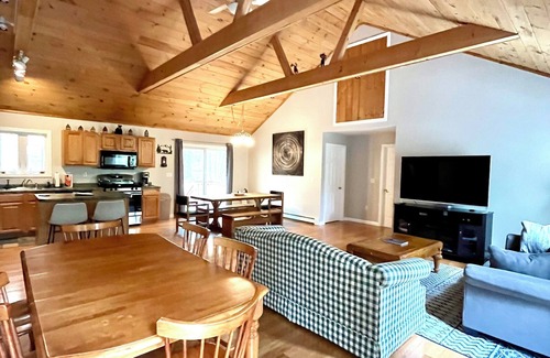 Madison House | Summer Retreat in the White Mountains; Private Lakes & Hiking.