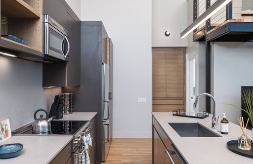 Fairmount Apartment | Summer Rooftop Retreat in Historic Fort Worth