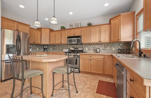 Thompsonville House | SUMMER SPECIAL! Ski, Golf and Fish Haus. 8 Beds, Fireplace, Rivers & Lakes