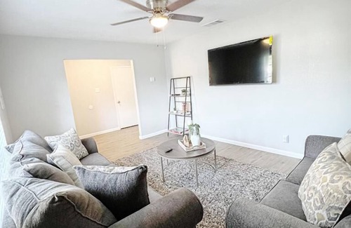 Heritage House | Summer specials ¡Book now! Gold Hill Dr. San Antonio