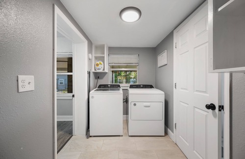 Winter Haven House | Summer Specials! Pet Friendly, 7 Beds, Family Oasis