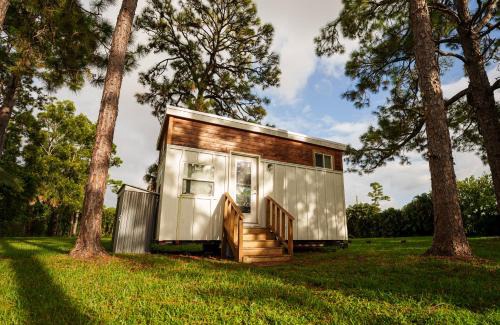 Hunt Club Apartment | Summer Tiny House