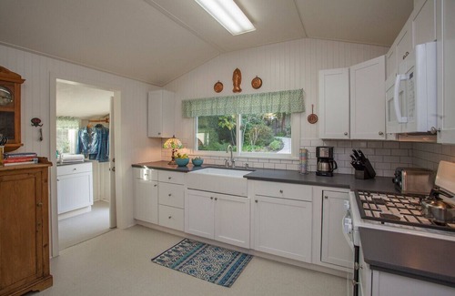 Summerland House | Summerland Stagecoach Cottage - A Historic Treasure in Summerland