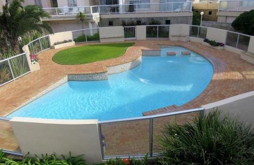 Pollok Beach Apartment | Summerseas Units