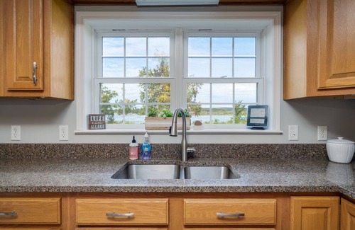 Ponshewaing House | Summerside Cape on Crooked Lake-Waterfront-Sunsets-Sleeps 12
