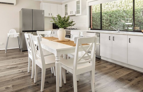 Delahey House | Summery 3BR Home by Mel Airport CBD & Watergardens