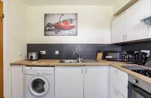 Central Aberdeen Apartment | Summit Central - Quiet 2BR Flat, WiFi, Parking