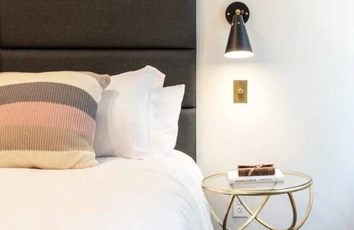 Mount Shasta Hotel | Summit Lofts, King Bed, Downtown Mt. Shasta #202