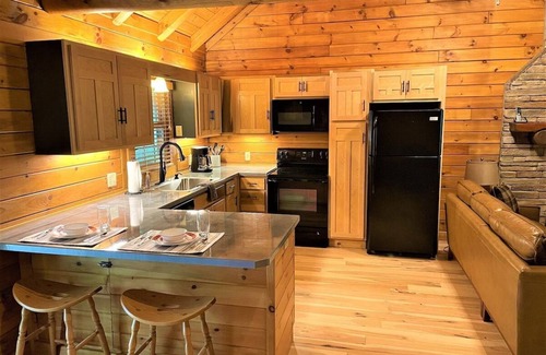 Logan Cabin | Summit Point - Cozy & Secluded Getaway - Heart of Hocking Hills
