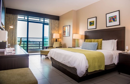 Paraiso Hotel | Summit Rainforest & Golf Resort