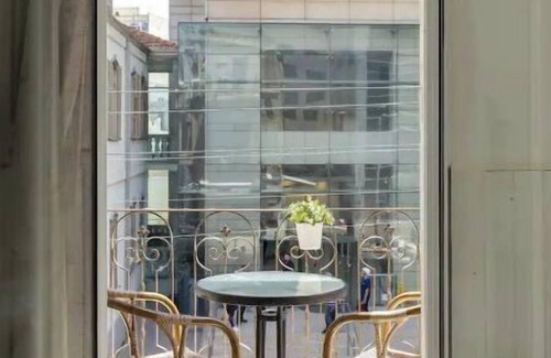 Florentin Apartment | Sun Balcony Studio|Steps from Rothschild Boulevard