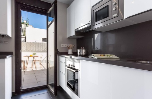 Santa Cruz Apartment | Sun bathed 2 bedroom apartment with terrace and views of the Cathedral