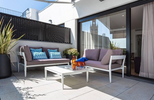 Santa Cruz Apartment | Sun bathed 2 bedroom apartment with terrace and views of the Cathedral