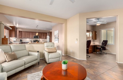 Kingswood Parke House | SUN CITY GRAND REMODELED 2 KING BEDS, W/LARGE PRIVATE YARD, PATIO MISTERS!