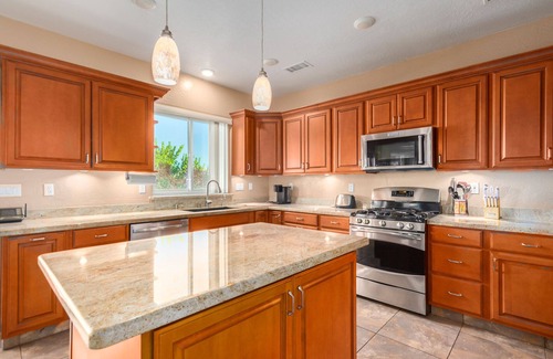 Kingswood Parke House | SUN CITY GRAND REMODELED 2 KING BEDS, W/LARGE PRIVATE YARD, PATIO MISTERS!