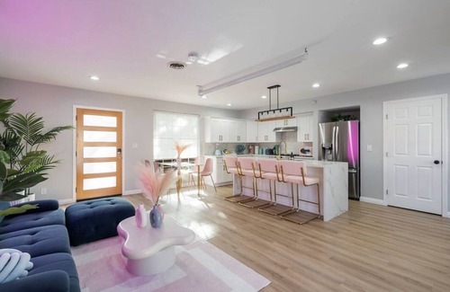 Harbor House | Sun-drenched Oasis| Heated Pool| Movie Theatre