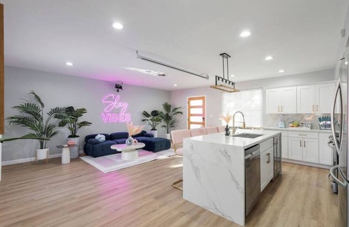 Harbor House | Sun-drenched Oasis| Heated Pool| Movie Theatre