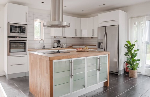 Malarhusens House | Sun-filled five bedroom family home near beach