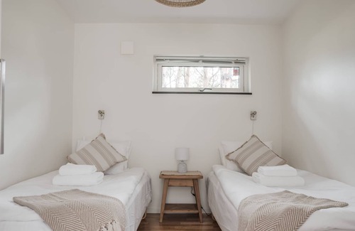 Malarhusens House | Sun-filled five bedroom family home near beach